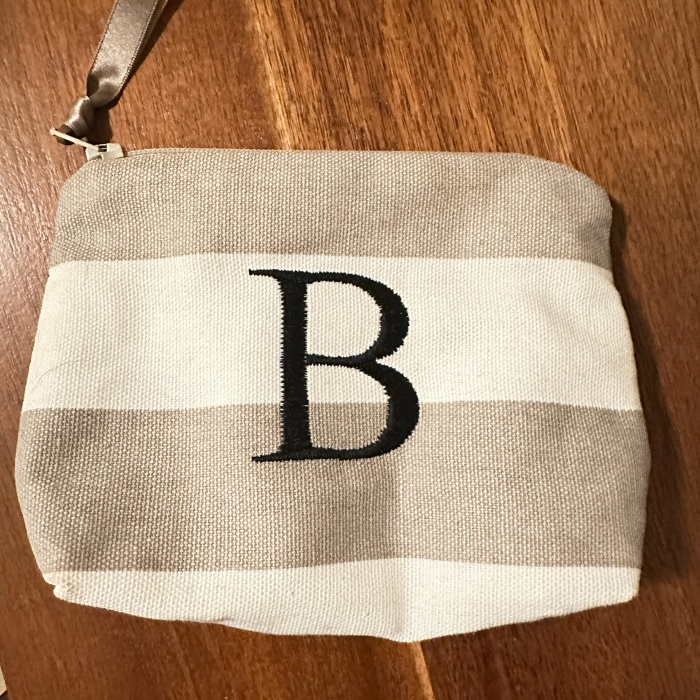 Initial coin purse